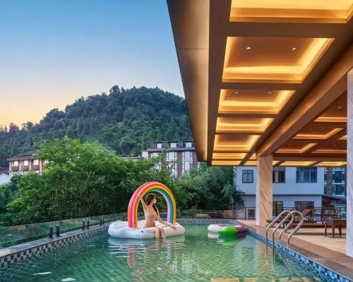 Zhangjiajie Four Seasons Lai · Riverside Resort Hotel (Baofeng Lake Scenic Area) Hotels in Zhangjiajie