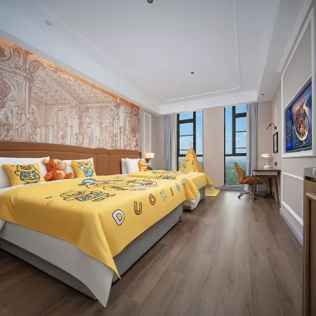Vienna International Hotel (Qianjiang Lobster City & Art College)