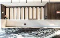 North Latitude27° Hotel - Parkplatz