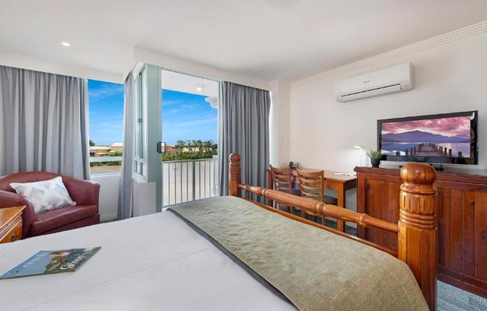 Burnett Riverside Hotel