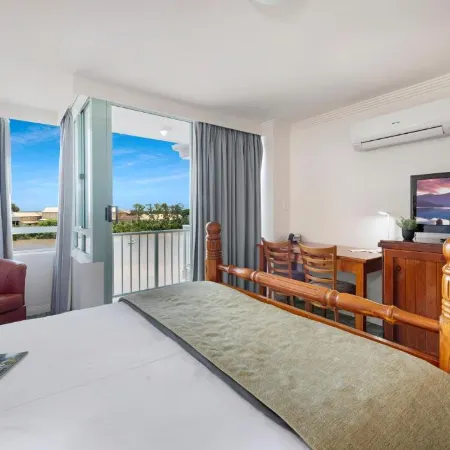 Burnett Riverside Hotel