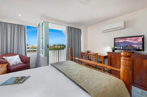Burnett Riverside Hotel - parking