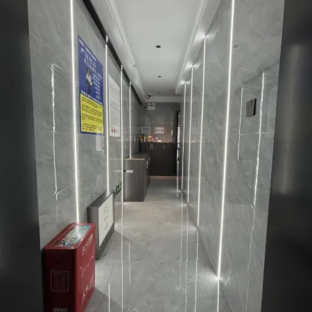 Yihuajian Hotel (Changde Happy City High Speed Railway Station)