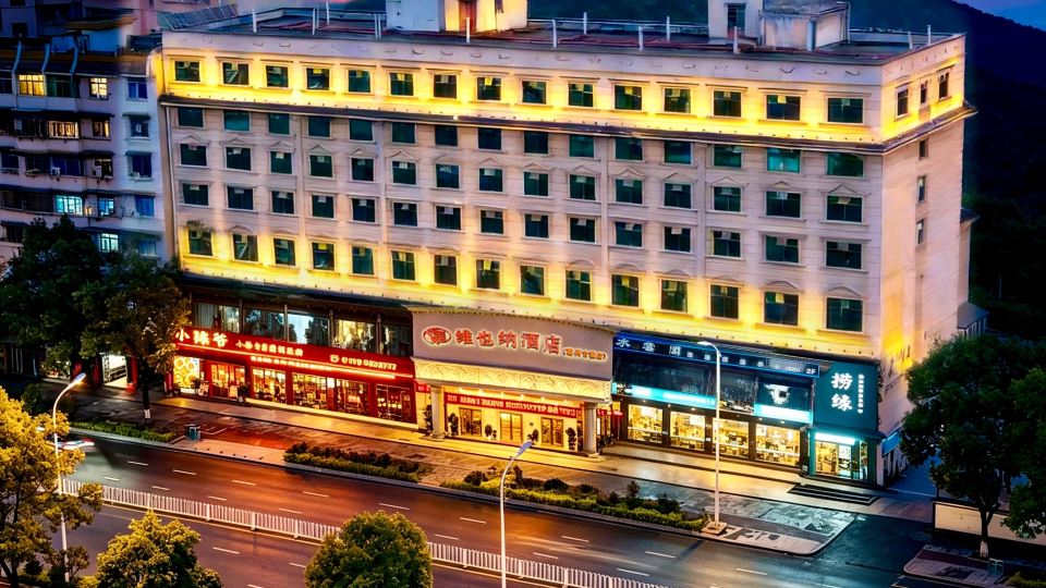 Vienna Hotel (Jishou Qianzhou Ancient City Branch)