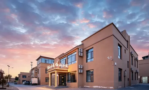 Colorful Danxia Linyi Scenic Hotel - 3-Star