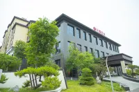 Wuyuan Party School Hotel - parking