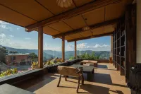 MountainTrip · Sea of Clouds & Tea Forest | Secluded Luxury Nature Retreat (Jingmai Mountain) - parking