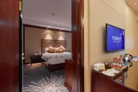 Wyndham Grand Plaza Royale Chenzhou Hotels near Wangxianhu Park