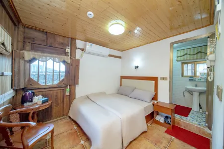 Yunshuiyao Juxianju Tulou Inn