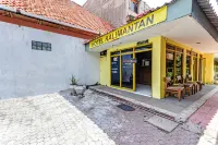 Hotel O Kalimantan Surabaya Syariah Hotels in Simokerto