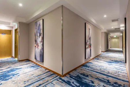 No.8 Season Hotel  (Nanshan Metro Station) Отели рядом с достопримечательностью «Yeshi Ancestor Temple»