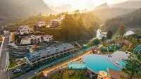 Yangshuo Fadai overhanging hot spring light luxury hotel