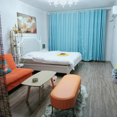 Qiyu Apartment (Changji Jianshe Road Snack Street Shop)