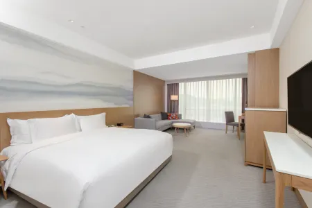 Crowne Plaza Zhuhai City Center（Qinglv Road Seaside Swimming Pool Branch）