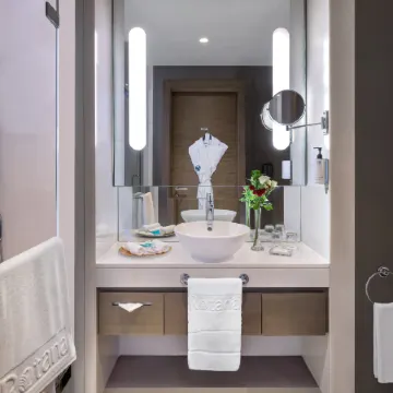 Park Rotana Отели рядом с достопримечательностью «Торговый центр Mazyad»
