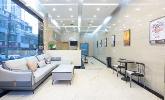 Huayi Hotel (Changde Bridge South Market Branch)