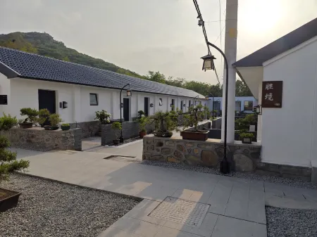 Lianyungang West Tourist Resort · Ask Homestay (Huaguoshan Branch) Отели рядом с достопримечательностью «Donggang College of Huaihai Institute of Technology»