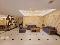 Night Lang Wisdom Hotel