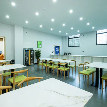 Home Inn Huayi (Luohe Wuyang Nanjing Road)