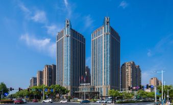 There is a large building in the center surrounded by other buildings, with one building on top at Earl Family Hotel Jiaxing Nanhu