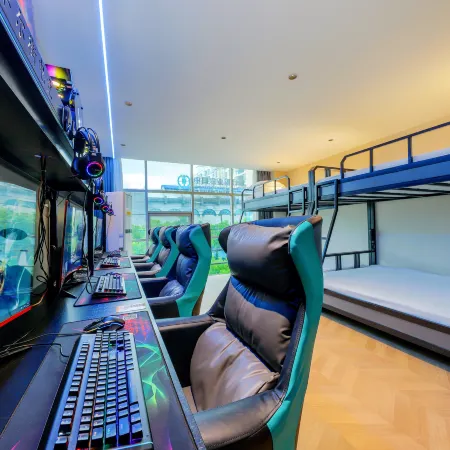 Aiwan E-sports Homestay (Wanzai Ancient City Baota Road Pedestrian Street)