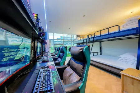 Iwan Gaming Hotel (Wanzai Ancient City Baota Road Pedestrian Street Branch)