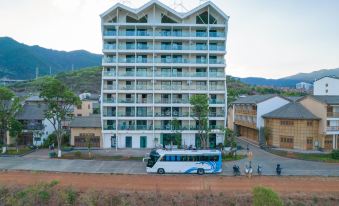 Hutu Hotel (Fuxian Lake Guanglong Town)