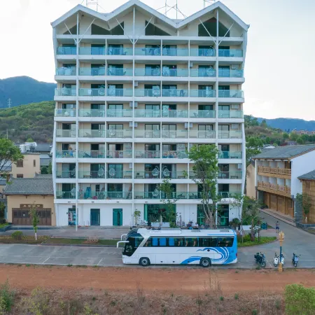 Hutu Hotel (Fuxian Lake Guanglong Town)