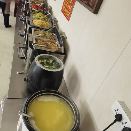 Bingke Xixu Business Hotel (Kuitun Government Store)