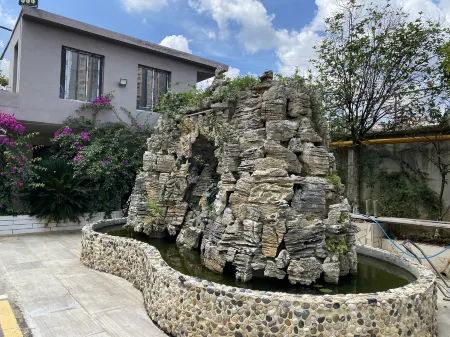 Fuya Garden Hotel Guiyang Отели рядом с достопримечательностью «Zhenhua Square»