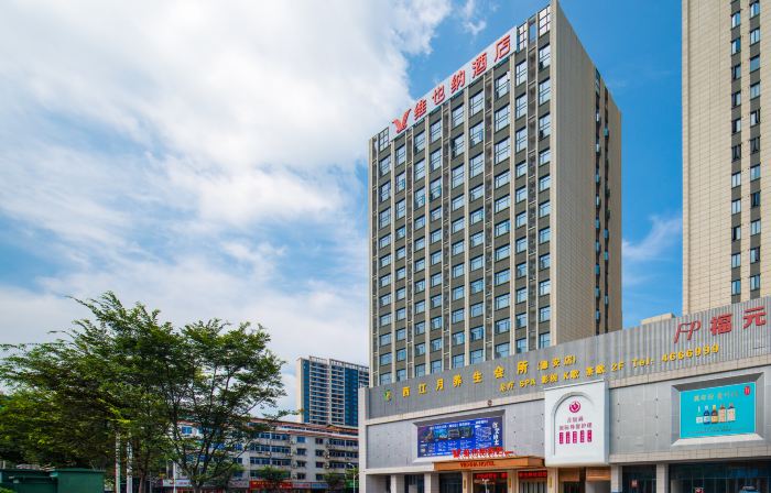 Vienna Hotel (Jiujiang De'an High-speed Railway Station Chaoyang Road Pedestrian Street)