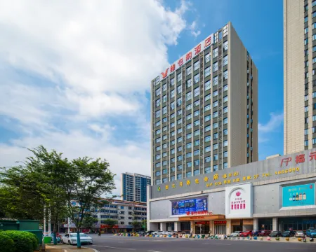 Vienna Hotel (Jiujiang De'an High-speed Railway Station Chaoyang Road Pedestrian Street) Hotels in De'an