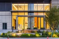 Yunxi Gaogao Jiangjing Hotel (Wuyi Square Peiyuanqiao Subway Station Store)