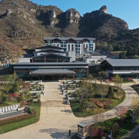 Fengcheng International Hotel (Wolong Villa)