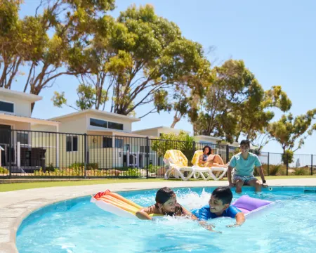 RAC瑟文特斯假日公園 塞萬提斯酒店