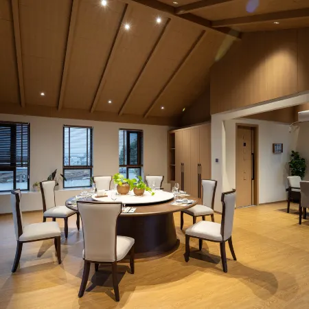 Guanghan Shuilinglong Lakeside Resort Hotel (Yijiaheba Scenic Area)