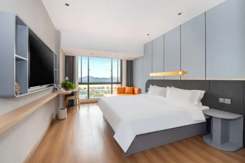 Xiushan Lake View Holiday Inn (Ma'anshan Xiushan Lake Park High-speed Railway Station)