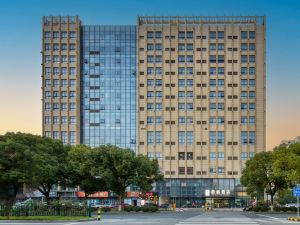 Junyu Hotel (Wuxi Shuofang Airport Wangzhuang Road Subway Station)