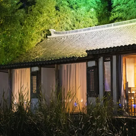 Yueshang Zen Space Homestay (Zhouzhuang Ancient Town Branch)