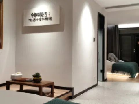 Eight or nine residential rooms in East Lake Hotels near East Lake Scenic Area