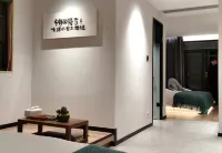 Eight or nine residential rooms in East Lake Hotels in der Nähe von East Campus of Huazhong University of Science and Technology