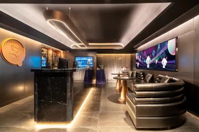 Yilong E-Sports Hotel (Hangzhou West Lake Hubin Jianguo North Road Subway Station Branch)