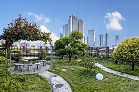 Yuzhou Hotel Отели рядом с достопримечательностью «Hejiang Attic»