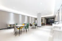 Chuxing Xinxuan Hotel (Qianjiang Lobster Street) Hotels in Qianjiang