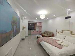 Along's Homestay (Shijiazhuang Rongsheng Center Branch)