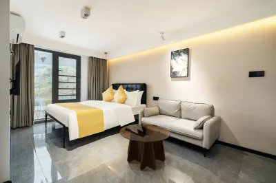 Cloud River View Hotel Hotels near Temple of Guan Yu and Yue Fei