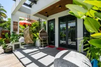The Kembali Luxury Villa - Melaka 5 Bedroom Hotels in Central Melaka District