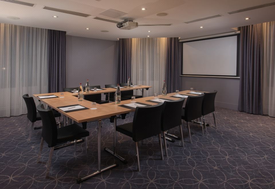 5. 홀리데이 인 파..