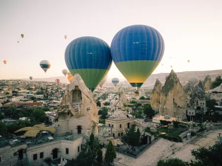Cappadocia Cave Suites Adult Only Отели рядом с достопримечательностью «Balloon view»