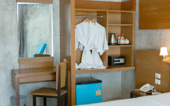 B2 Jomtien Pattaya Boutique & Budget Hotel Отели рядом с достопримечательностью «Плавучий рынок в Паттайе»